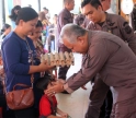 Kunker ke Kepulauan Nias, Kajati Sumut Bakti Sosial Bagikan Sembako Kepada Abang Becak dan Petugas Kebersihan