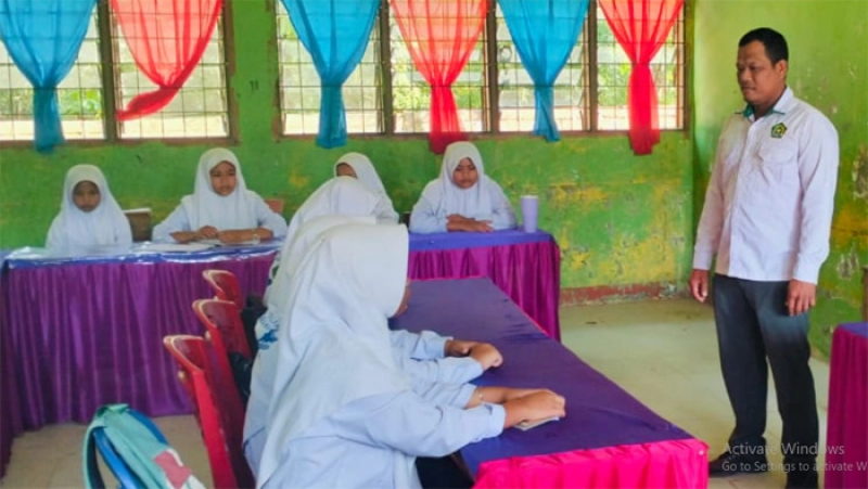 Paujan Munawir Guru MTsN 2 Palas Akhirnya Lulus PPPK Kemenag