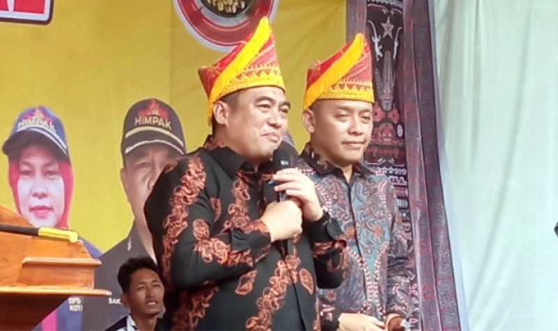 Ribuan Masyarakat Pakpak Ramaikan Pesta Perayaan Hari Pelleng Nasional, Roni Angkat : Salah Jika Disebut Pakpak Terbelakang