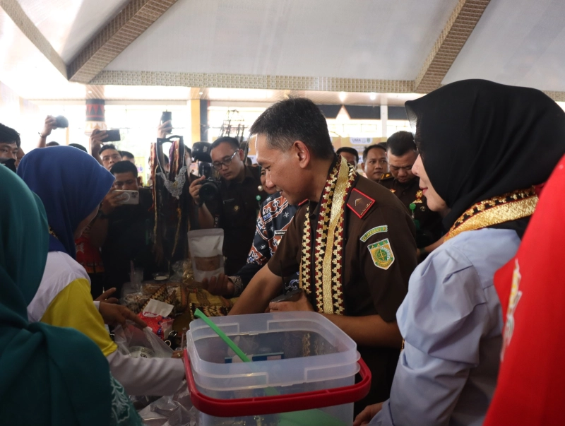 Dukung Asta Cita Presiden Prabowo, Kejari Lampung Tengah Gelar Festival UMKM Mitra Adhyaksa Dua Hari di Nuwo Balak