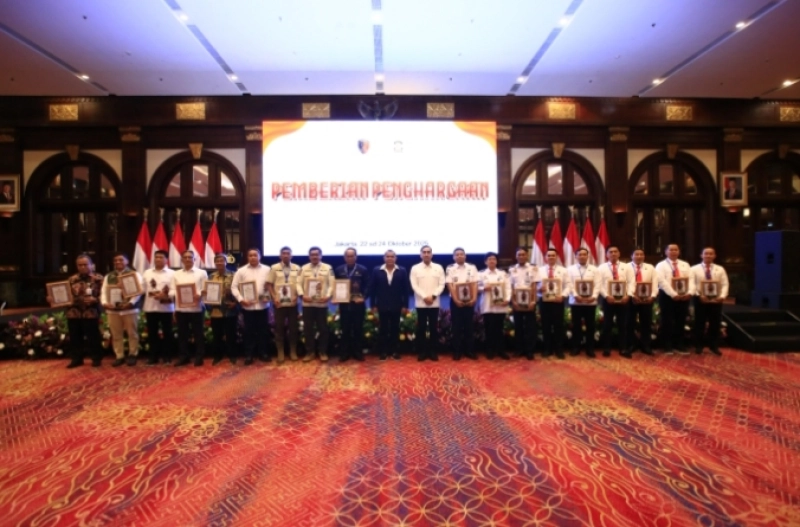 OJK Raih Penghargaan Kinerja Penegakan Hukum Sangat Baik Dari BARESKRIM POLRI