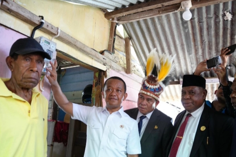 Sambung Listrik 100 Keluarga Prasejahtera di Fakfak Papua Barat, Kementerian ESDM Bersama PLN Lanjutkan Penyaluran Program BPBL