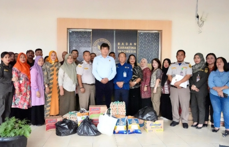 Barantin Salurkan Bantuan untuk Pegawai Terdampak Bencana di Sumatera