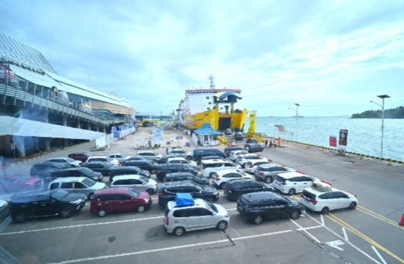 Jelang Nataru, ASDP Optimalkan Alur Mobilitas Kendaraan di Pelabuhan Penyeberangan Sumatera–Jawa–Bali