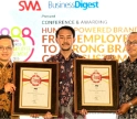 JNE Kembali Raih Dua Penghargaan di Indonesia Original Brands Award 2025