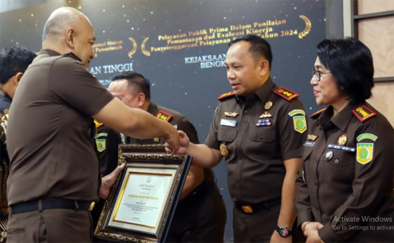 Kajari Nisel Terima Penghargaan Terbaik III se-Indonesia Tingkat Kejari Tipe B Implementasi SAKIP Tahun 2024