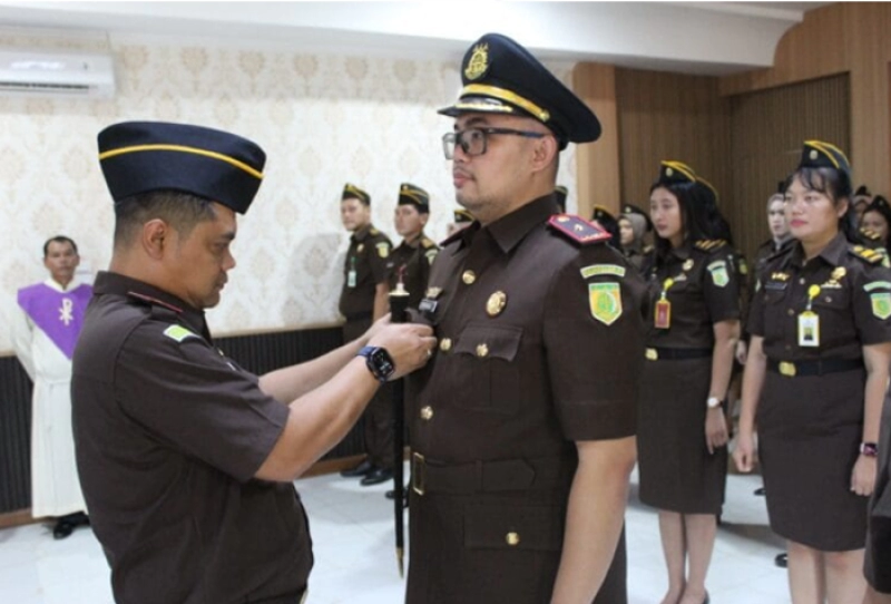 Kajari Madina Lantik Kacabjari Kotanopan, Segera Menyesuaikan Diri Dalam Menjalankan Tugas Pokok dan Fungsi