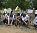 Kolaborasi Berkelanjutan Garda Oto dan Agung Toyota Ajak Pelanggan Tanam 3.000 Pohon Bakau