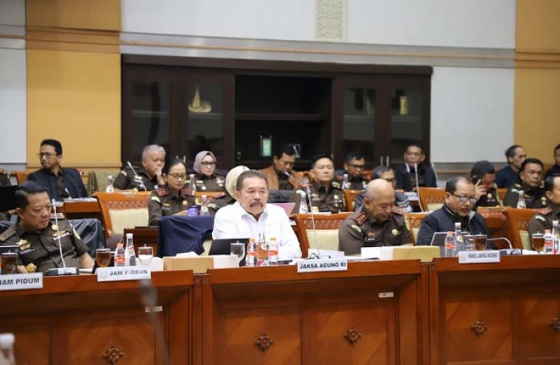 Rapat Kerja dengan Komisi III DPR RI, Jaksa Agung RI dan Kajati Se-Indonesia Hadir di Gedung Senayan