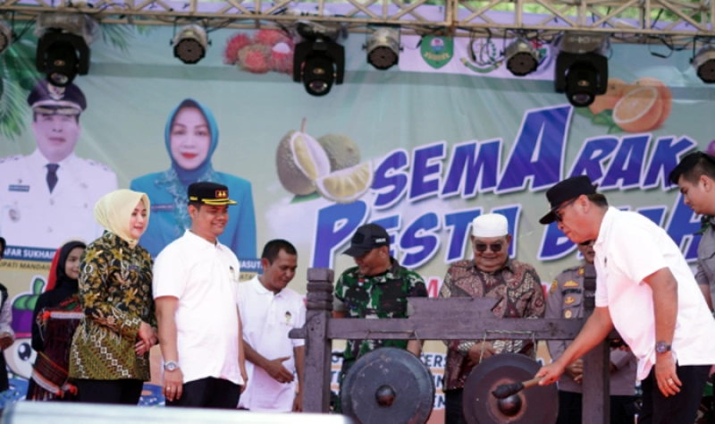 Kajari Madina Hadiri Pesta Buah, Ayo Kita Dukung UMKM Naik Kelas Sampai Ke Kancah Intenasional 