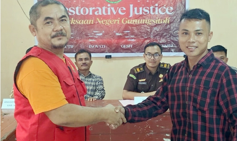 Kejari Gunungsitoli Selesaikan Perkara Pengemudi Betor Tak Jadi Masuk Penjara  Setelah Dimaafkan Korbannya