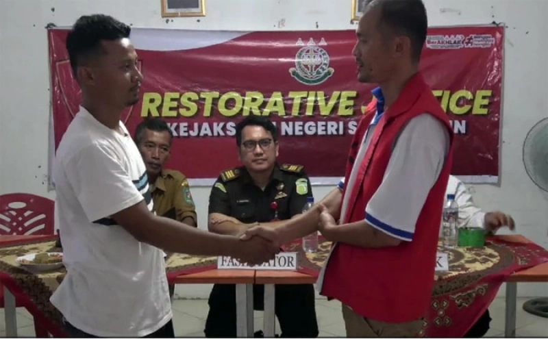 Beli HP Curian, Tersangka Akhirnya Dimaafkan Korbannya, Kejari Simalungun Selesaikan Perkaranya Dengan RJ