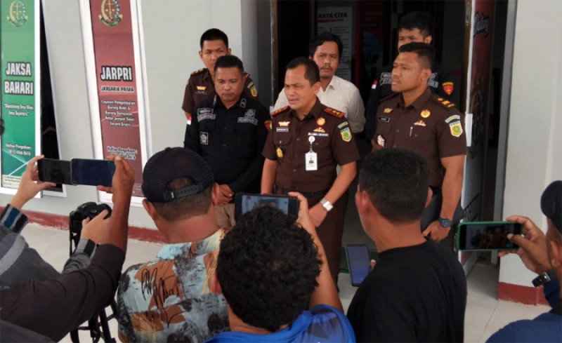 Rugikan Negara Hingga Rp 1,5 Miliar, Kejari Kepulauan Aru Tahan Kepala Dinas Perpustakaan dan Kearsipan