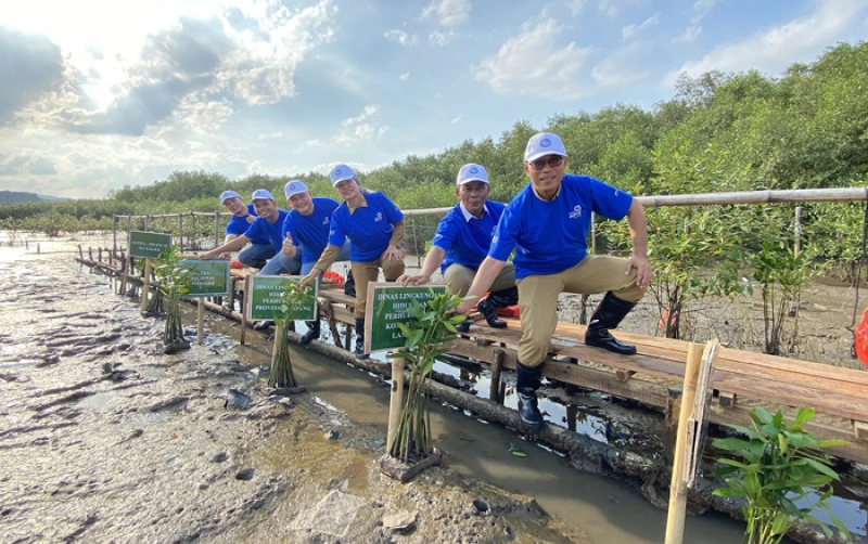 Asuransi Astra Gelar  Pemeriksaan Kesehatan, Literasi dan Inklusi Keuangan hingga Penanaman 5.000 Mangrove di Lampung