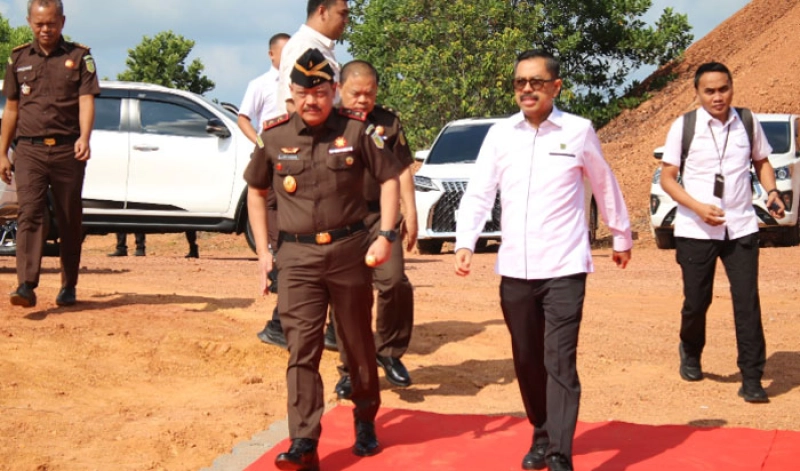 Potensi Devisa Rp1,4 Triliun, Plt. Wakil Jaksa Agung dan Wamenko Polkam Luncurkan Proyek Pemanfaatan Stockpile Bauksit di Bintan