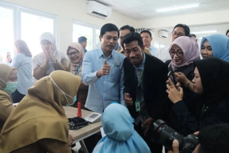 Kadis Kesehatan Depok Dampingi Wamenkes Tinjau Langsung Pelaksanaan Cek Kesehatan Gratis 