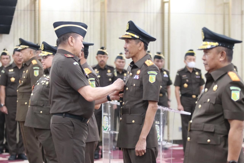 Jaksa Agung Lantik Pejabat Baru : Bekerjalah dengan Nurani dan Akal Sehat untuk Menjadikan Kejaksaan Penegak Hukum Nomor Satu