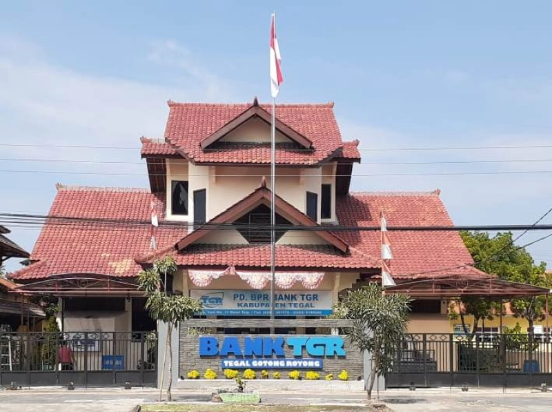 JURUS BPR BANK TEGAL HADAPI TANTANGAN